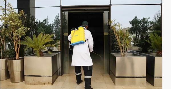 ارتفاع إصابات كورونا يستنفر الداخلية وعودة حملات تعقيم الإدارات العمومية وحصيلة قياسية يعرفها المغرب 